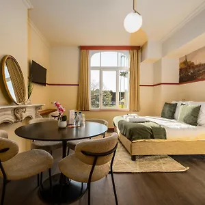 Apartahotel The Queen's Twelve By Romy&travis